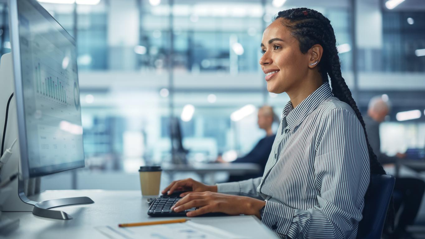 Microsoft lança cursos gratuitos de TI para mulheres cis e trans