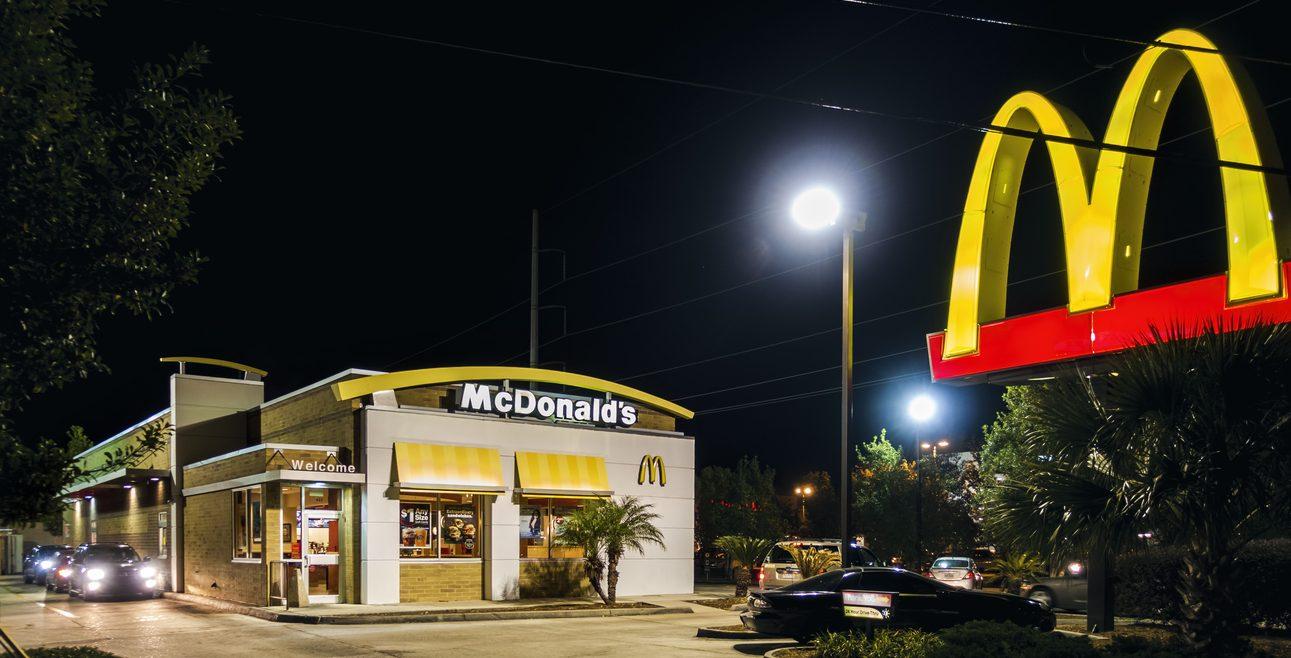 Deu ruim: McDonald’s anuncia fim de drive-thru com IA