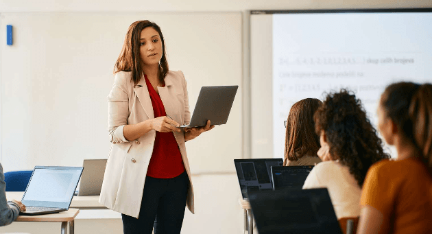 Programa de IA da Khan Academy chega ao Brasil