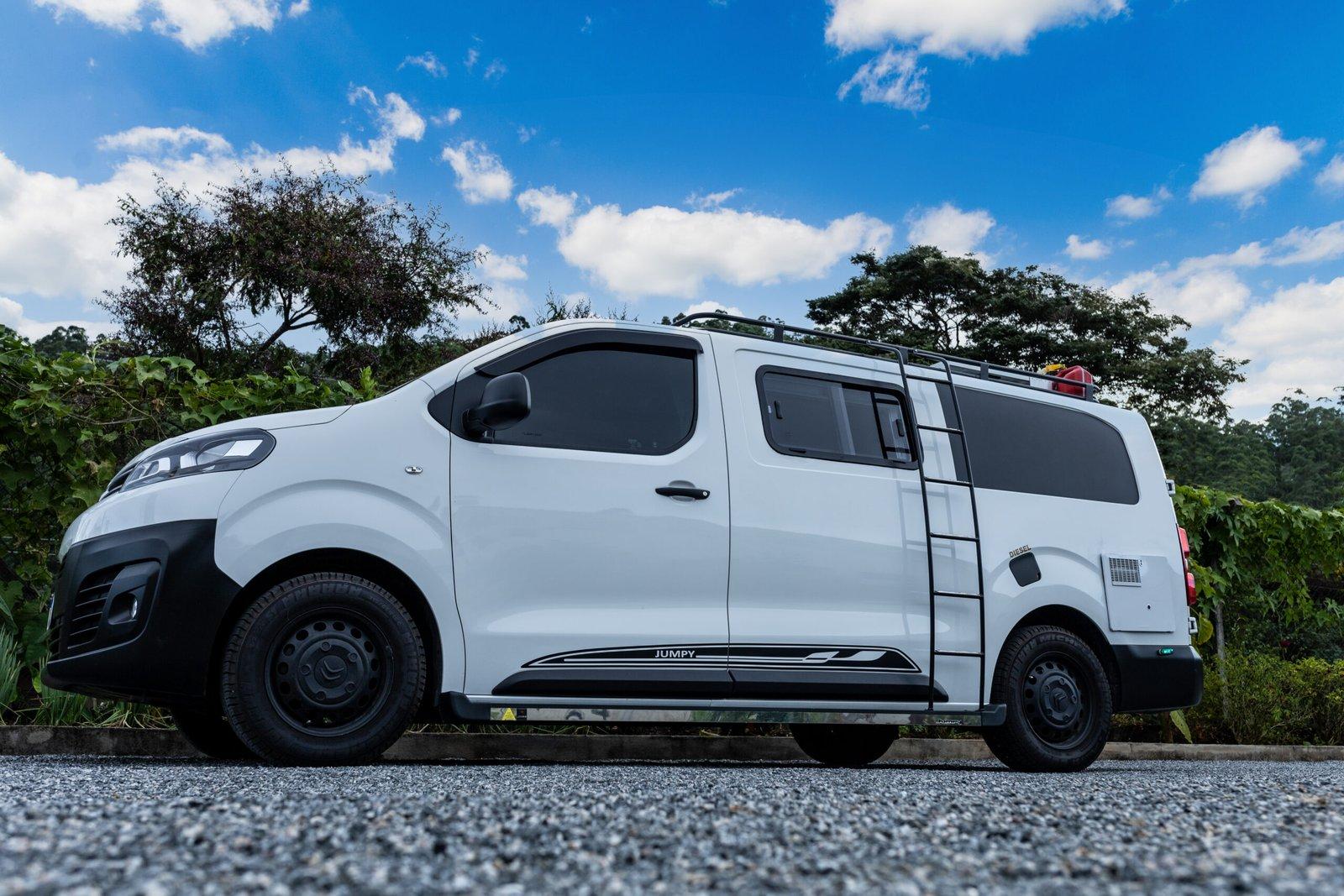 Nômades digitais adotam motorhomes com internet