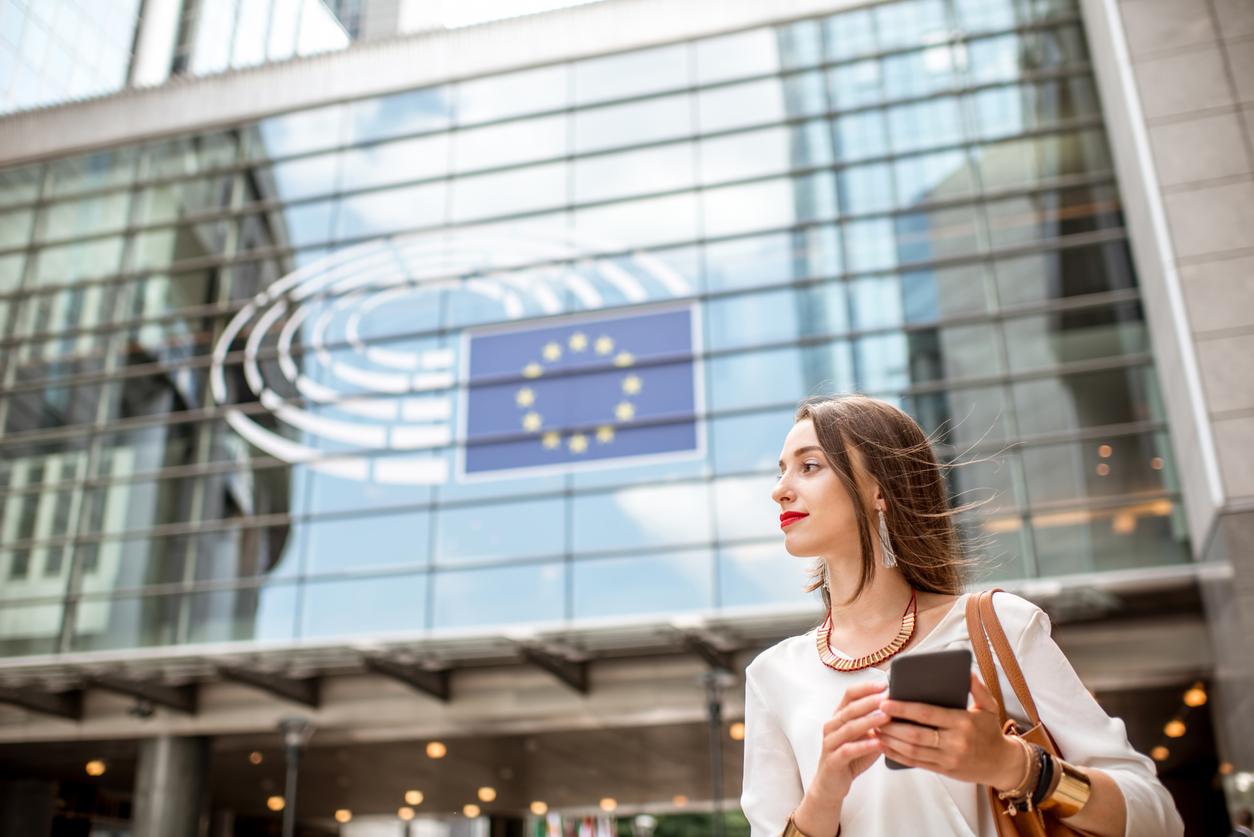 Parlamento Europeu aprova lei que regula a inteligência artificial