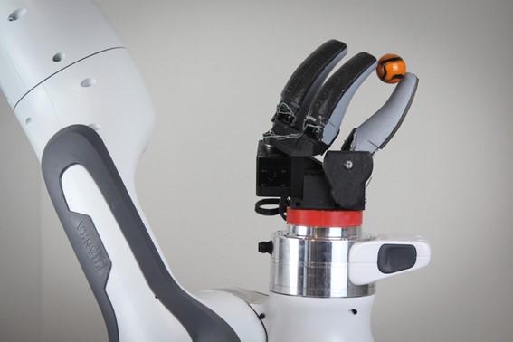 MIT cria mão robótica com sensor de alta sensibilidade