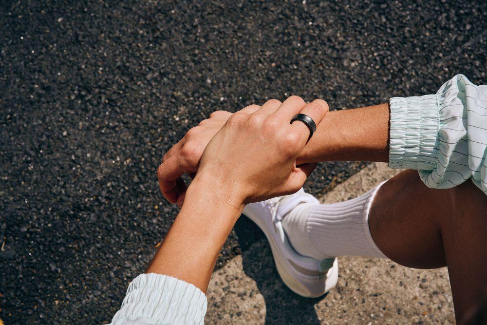 Anéis inteligentes e chips vestíveis: o impacto dos wearables nos pagamentos